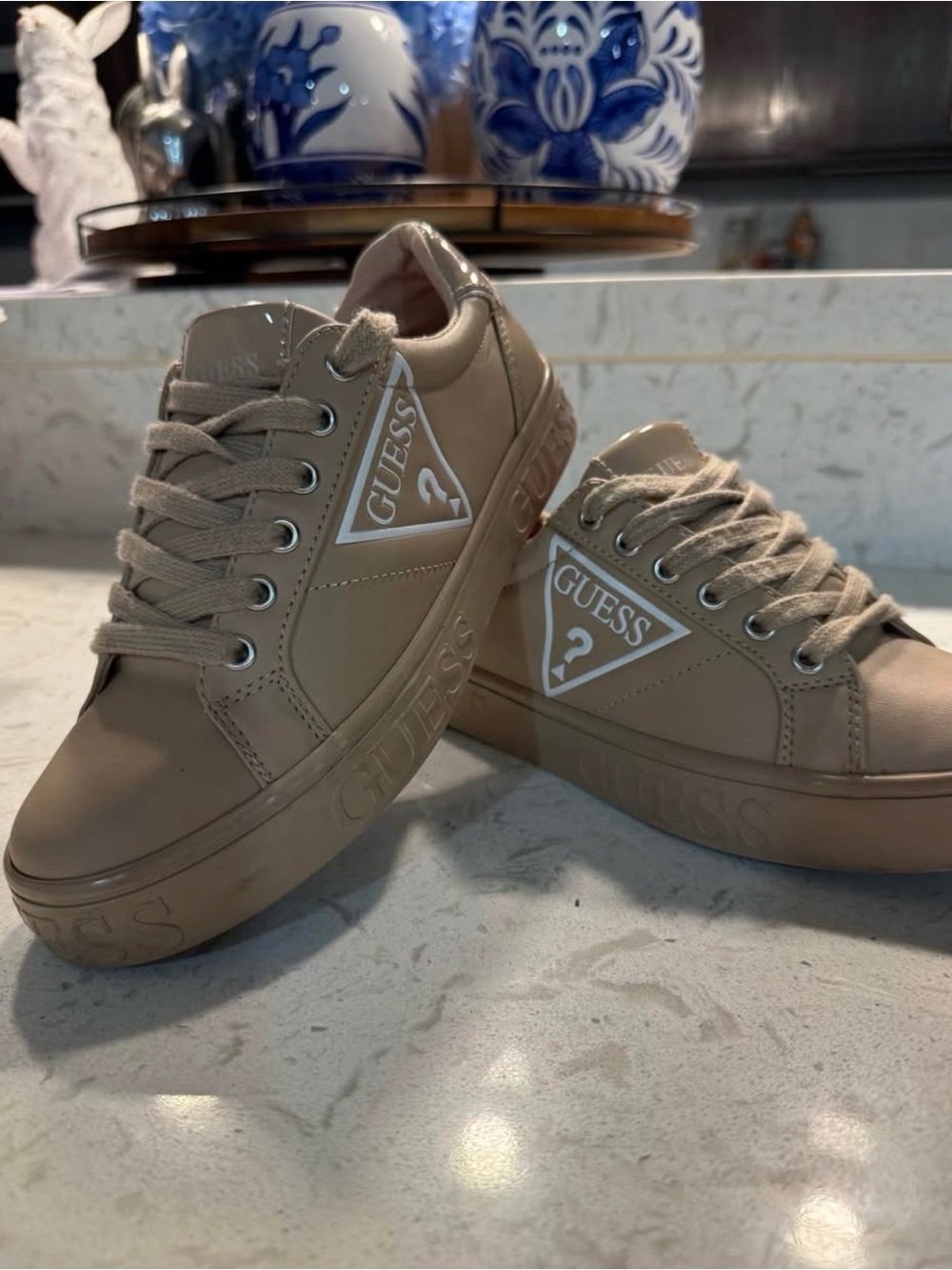 Guess tennis shoe